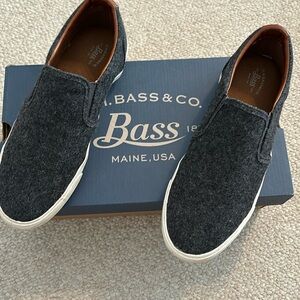 Women’s Bass Slip On Grey Shoes Size 8.5, Great Condition w/ Box Leather on back